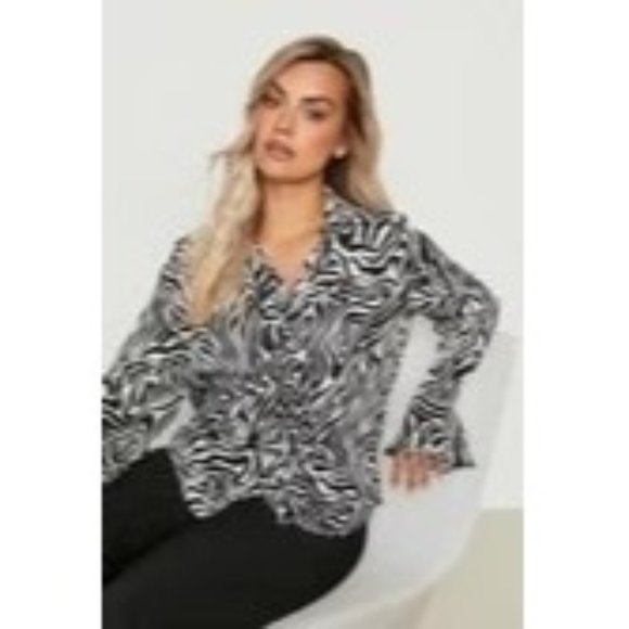 212 Collection Women Button Up Blouse Top 3/4 Sleeve Zebra Print Black White PM - Picture 1 of 7
